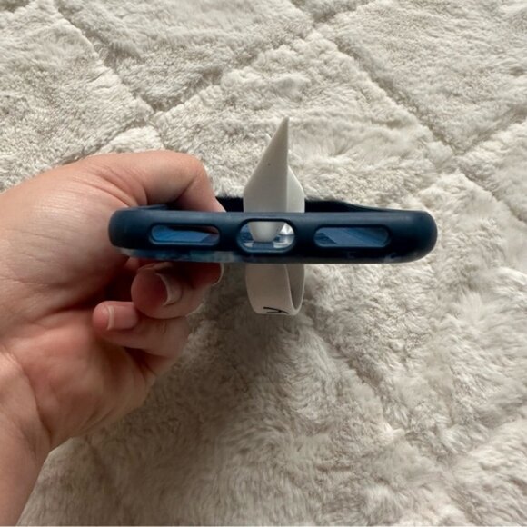 Loopy Case | Blue Waves "Ocean" Case with White Loop | Size iphone X/XS/ 11 Pro - Picture 7 of 11